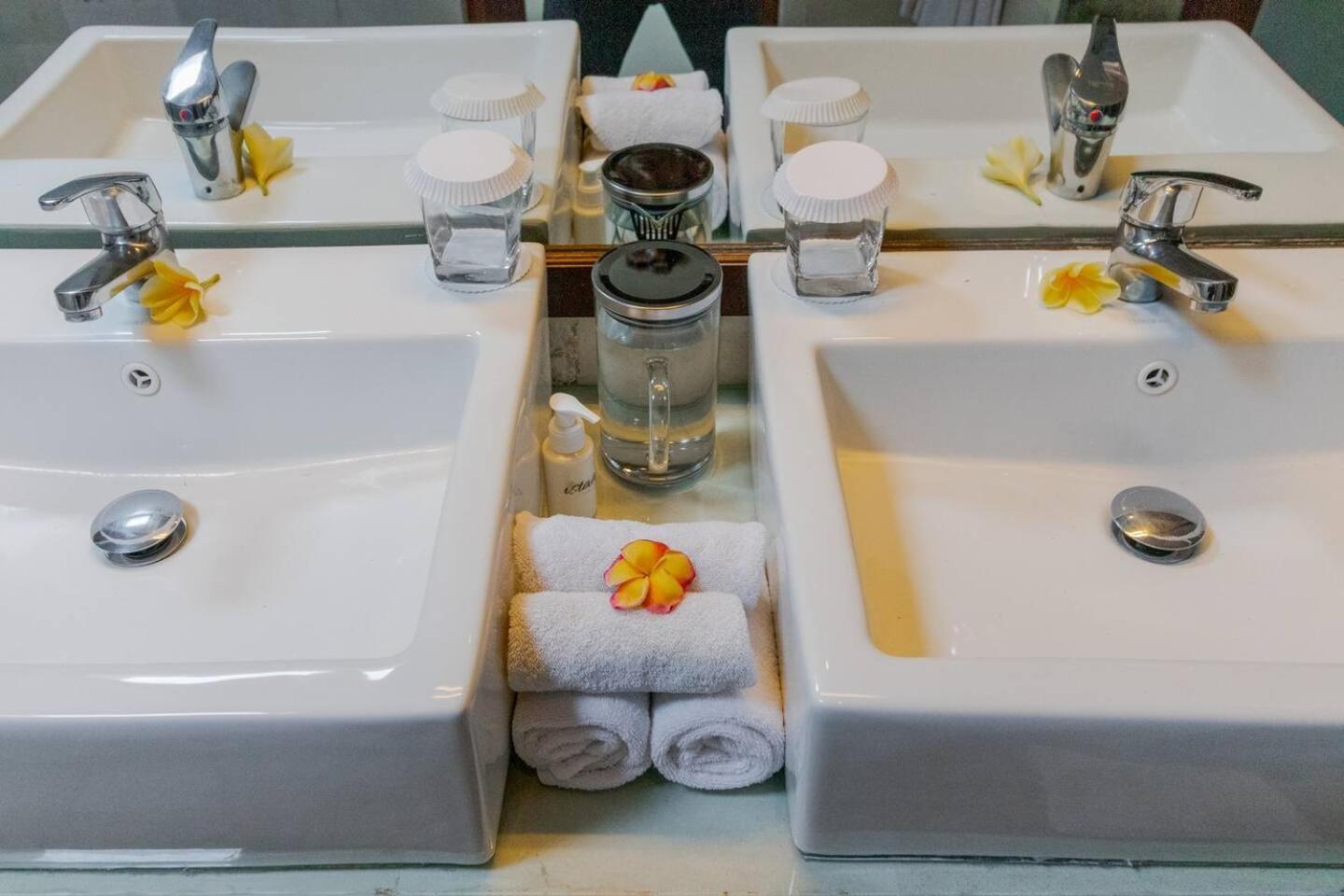 Willa Heart Of Seminyak, 2Br, Sleeps 4, Walk To Bintang Zewnętrze zdjęcie