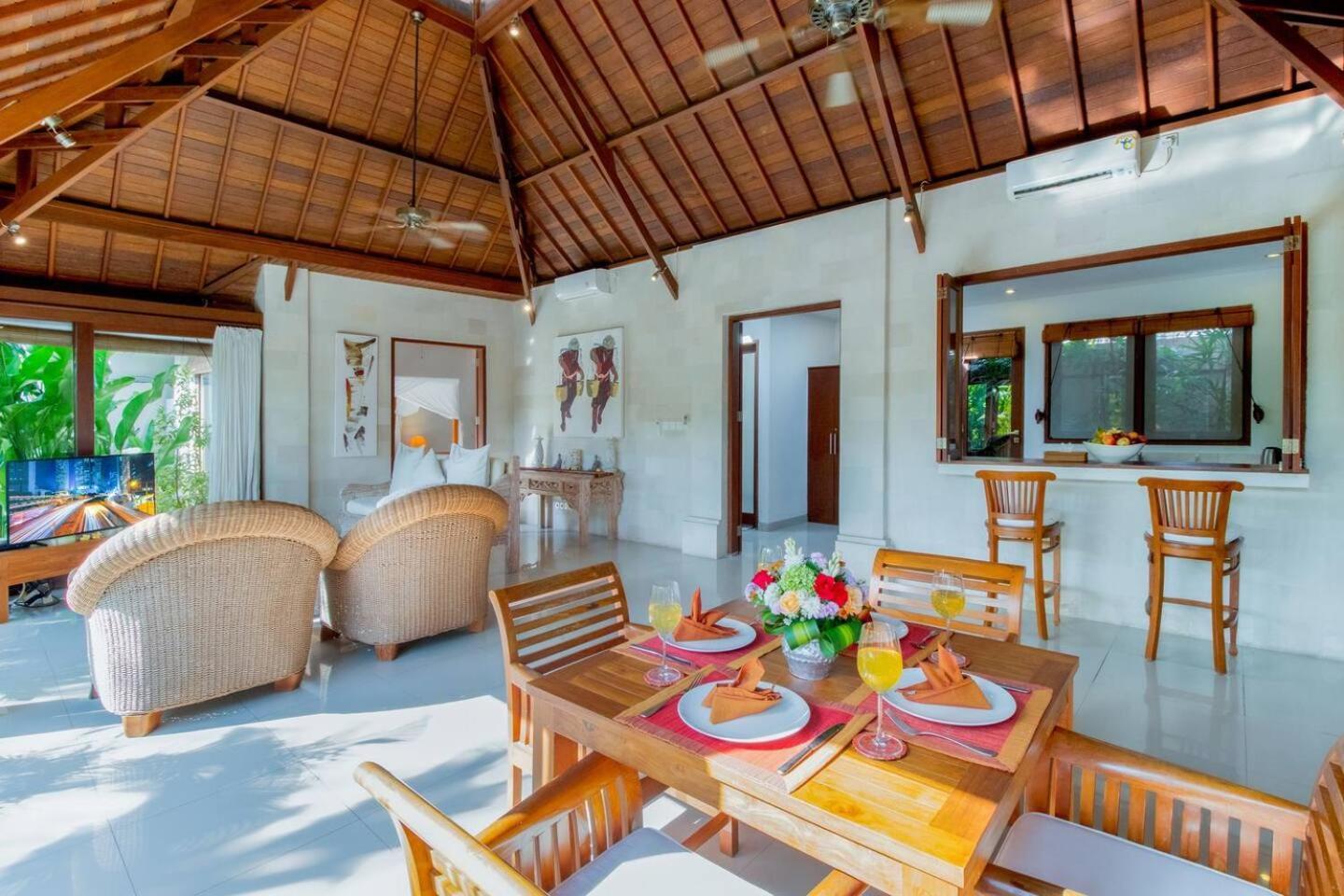 Willa Heart Of Seminyak, 2Br, Sleeps 4, Walk To Bintang Zewnętrze zdjęcie
