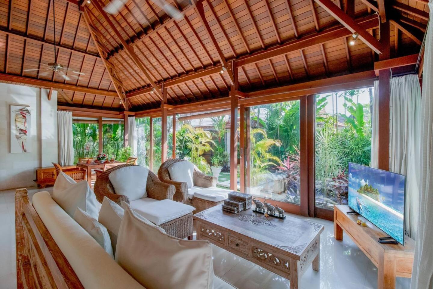 Willa Heart Of Seminyak, 2Br, Sleeps 4, Walk To Bintang Zewnętrze zdjęcie