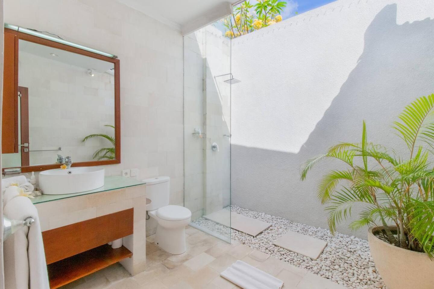 Willa Heart Of Seminyak, 2Br, Sleeps 4, Walk To Bintang Zewnętrze zdjęcie