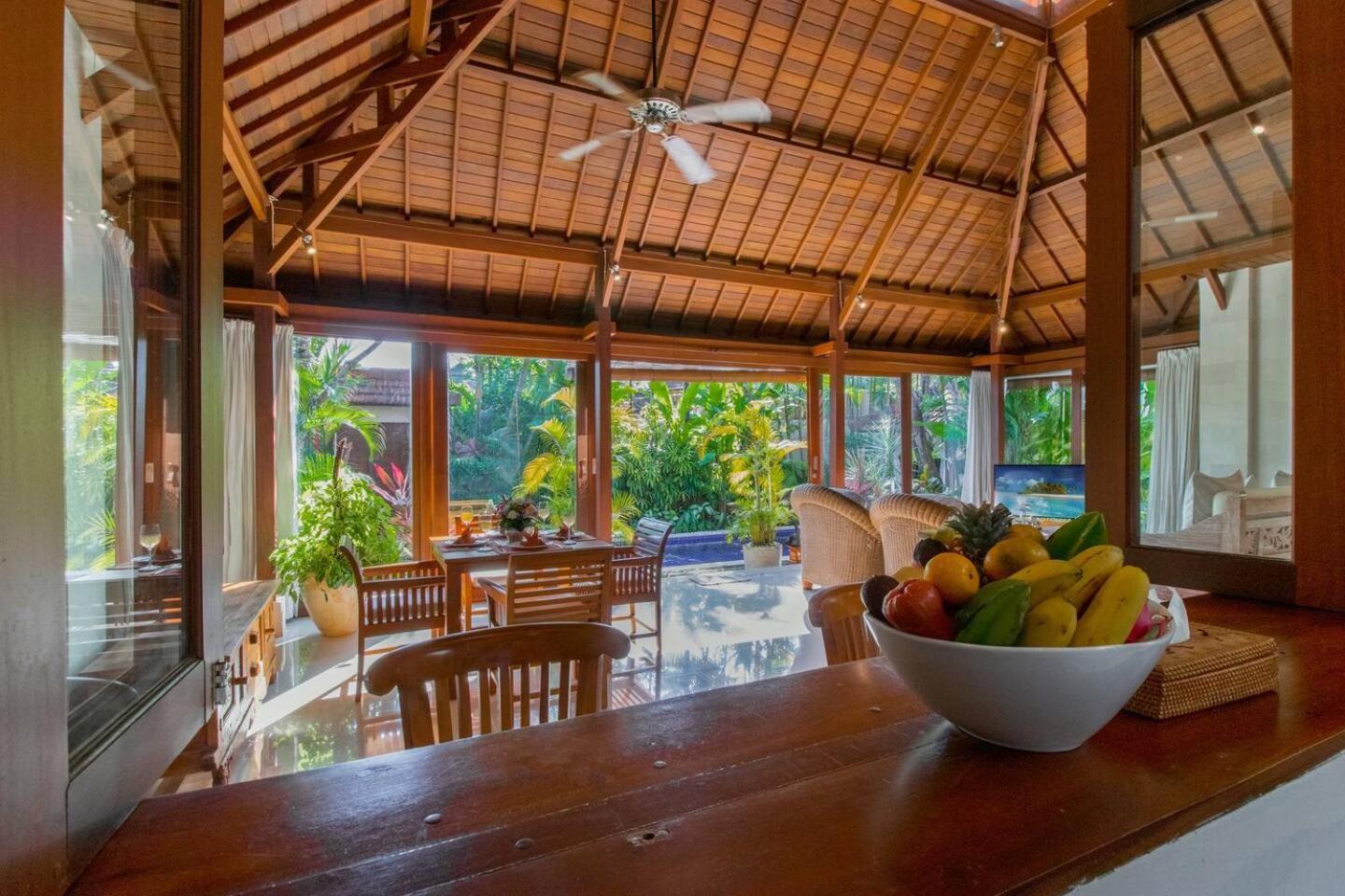 Willa Heart Of Seminyak, 2Br, Sleeps 4, Walk To Bintang Zewnętrze zdjęcie